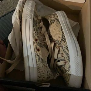 Snake skin print thick sole chucks (converse)